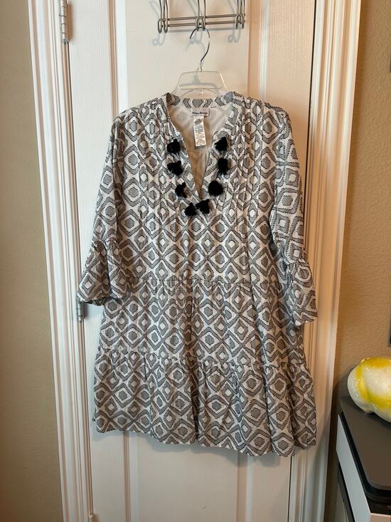 Tommy Bahama Dresses & Skirts - Tommy Bahama Black and White Tassel Shift Dress